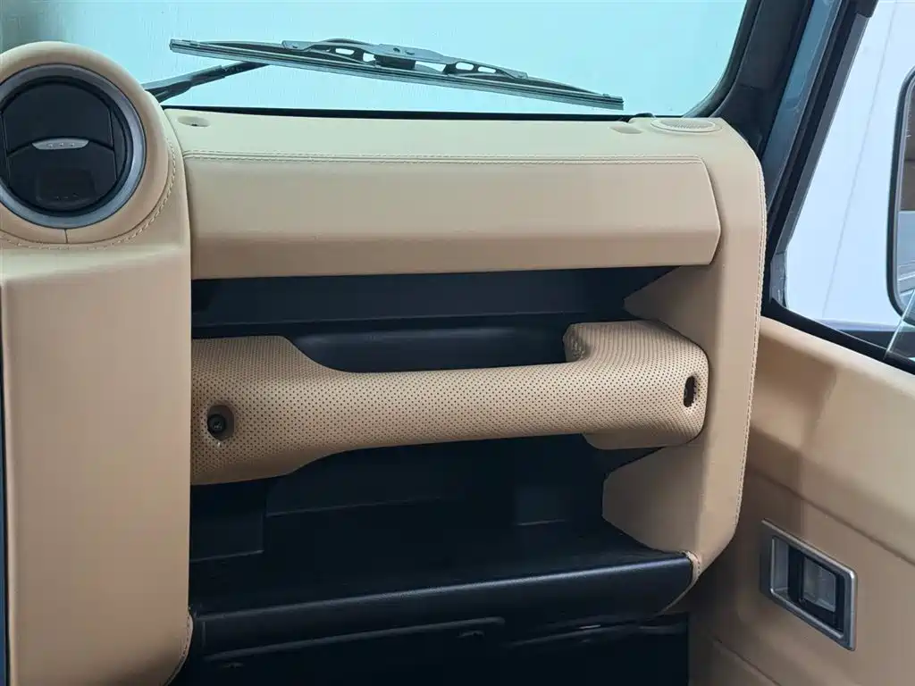 Land Rover Land Rover Defender 2010 Ice & Fire Limited Edition 2011 - thumbnail 10