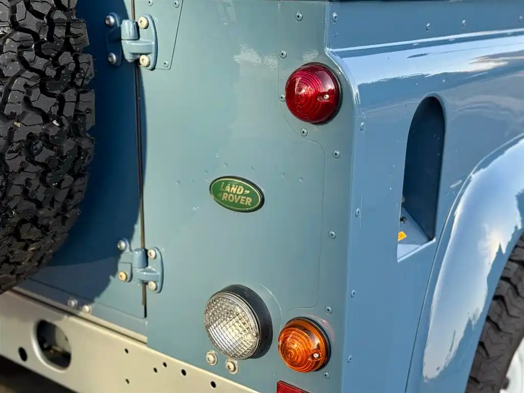 Land Rover Land Rover Defender 2010 Ice & Fire Limited Edition 2011 - thumbnail 18