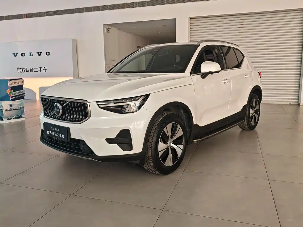 Volvo Volvo XC40 2023 B3 Momentum Luxury Edition 2022