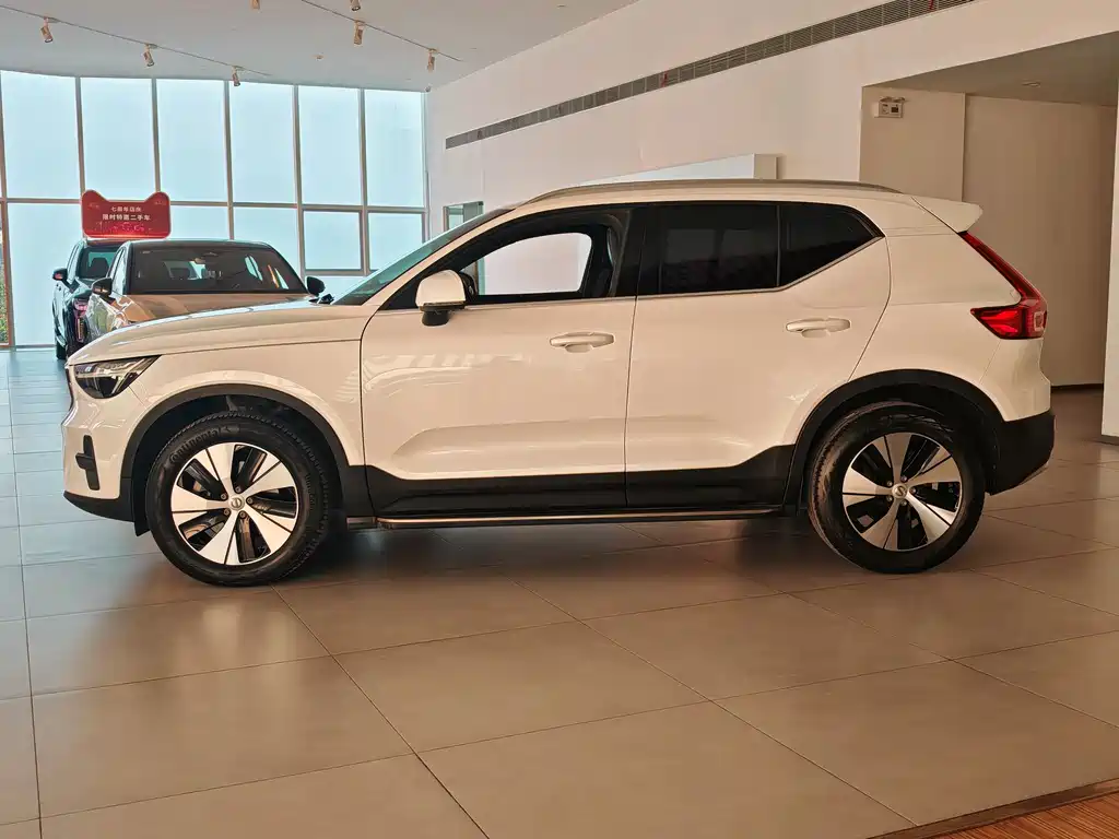 Volvo Volvo XC40 2023 B3 Momentum Luxury Edition 2022 - thumbnail 4