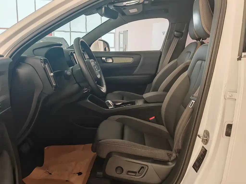 Volvo Volvo XC40 2023 B3 Momentum Luxury Edition 2022 - thumbnail 6