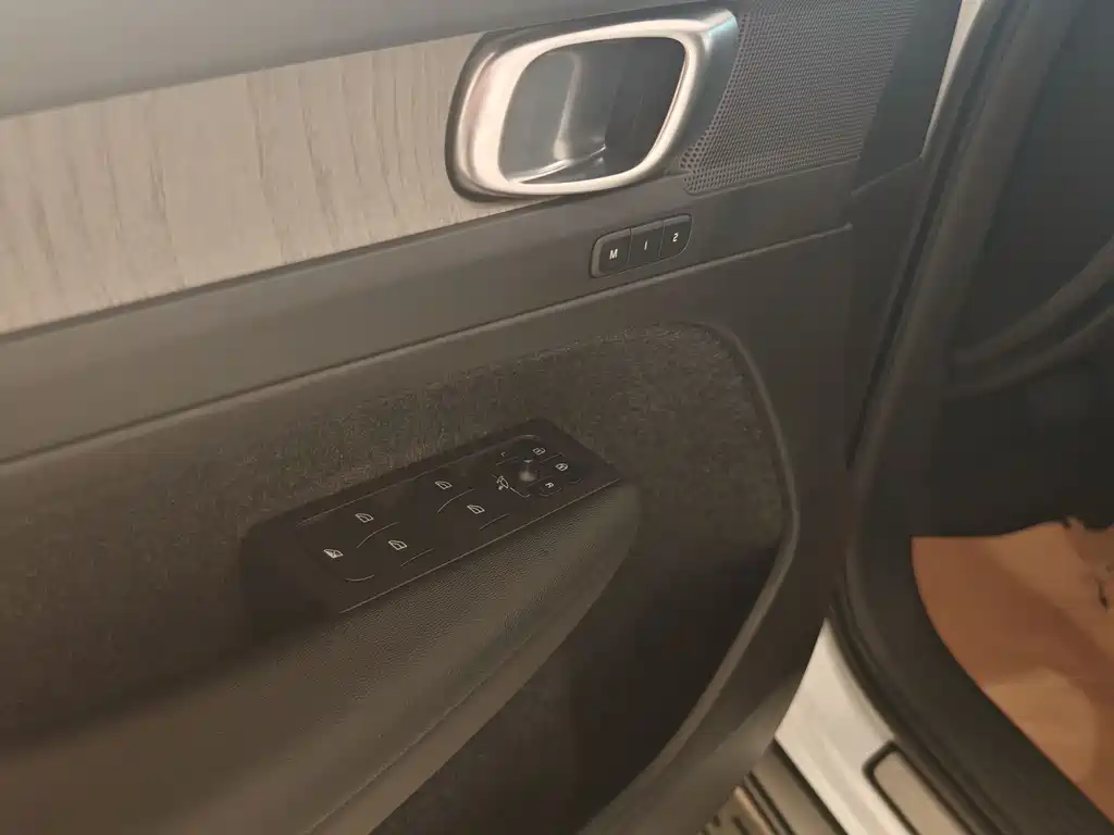 Volvo Volvo XC40 2023 B3 Momentum Luxury Edition 2022 - thumbnail 8