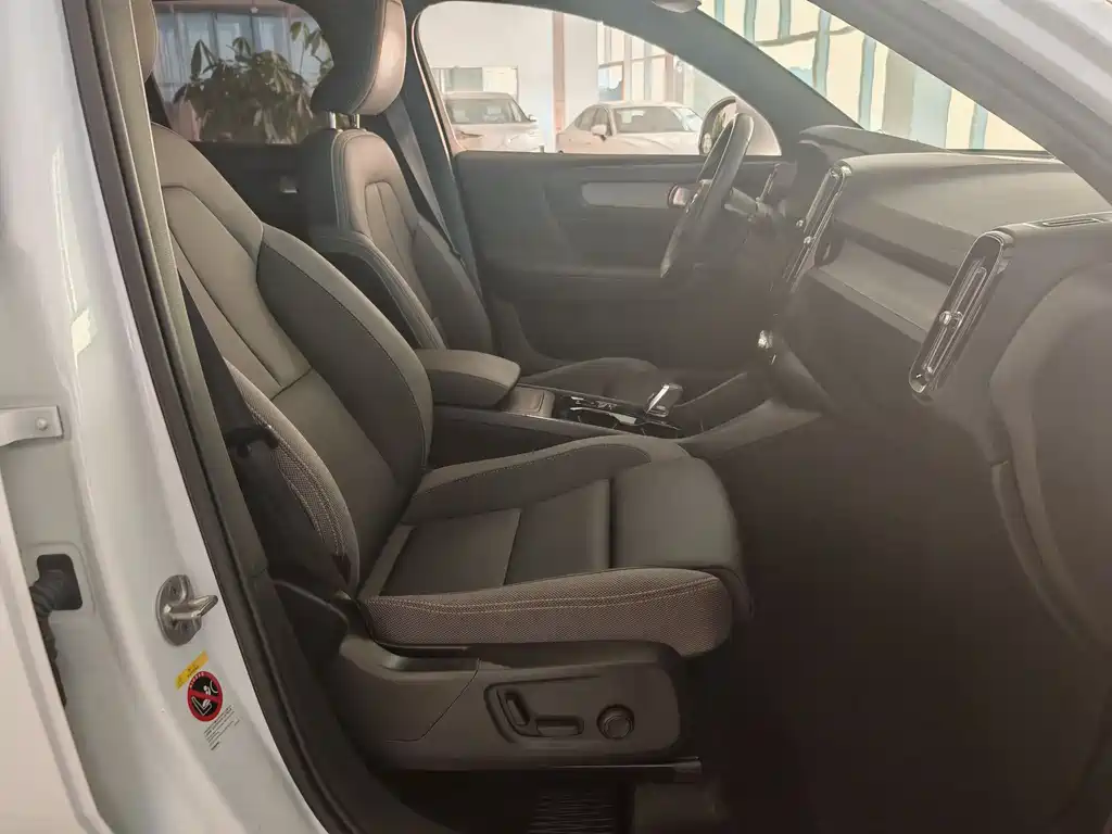 Volvo Volvo XC40 2023 B3 Momentum Luxury Edition 2022 - thumbnail 22