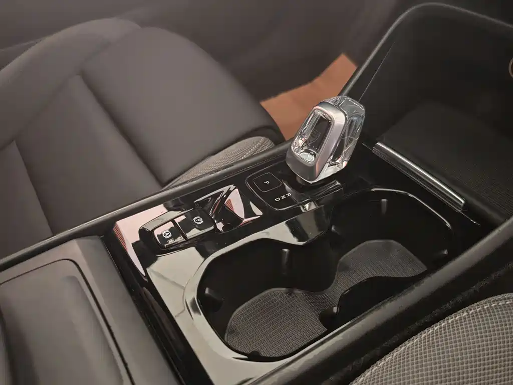 Volvo Volvo XC40 2023 B3 Momentum Luxury Edition 2022 - thumbnail 24