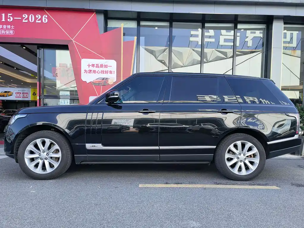Land Rover Range Rover 2017 3.0 SC V6 Vogue Long Wheelbase 2018 - thumbnail 3