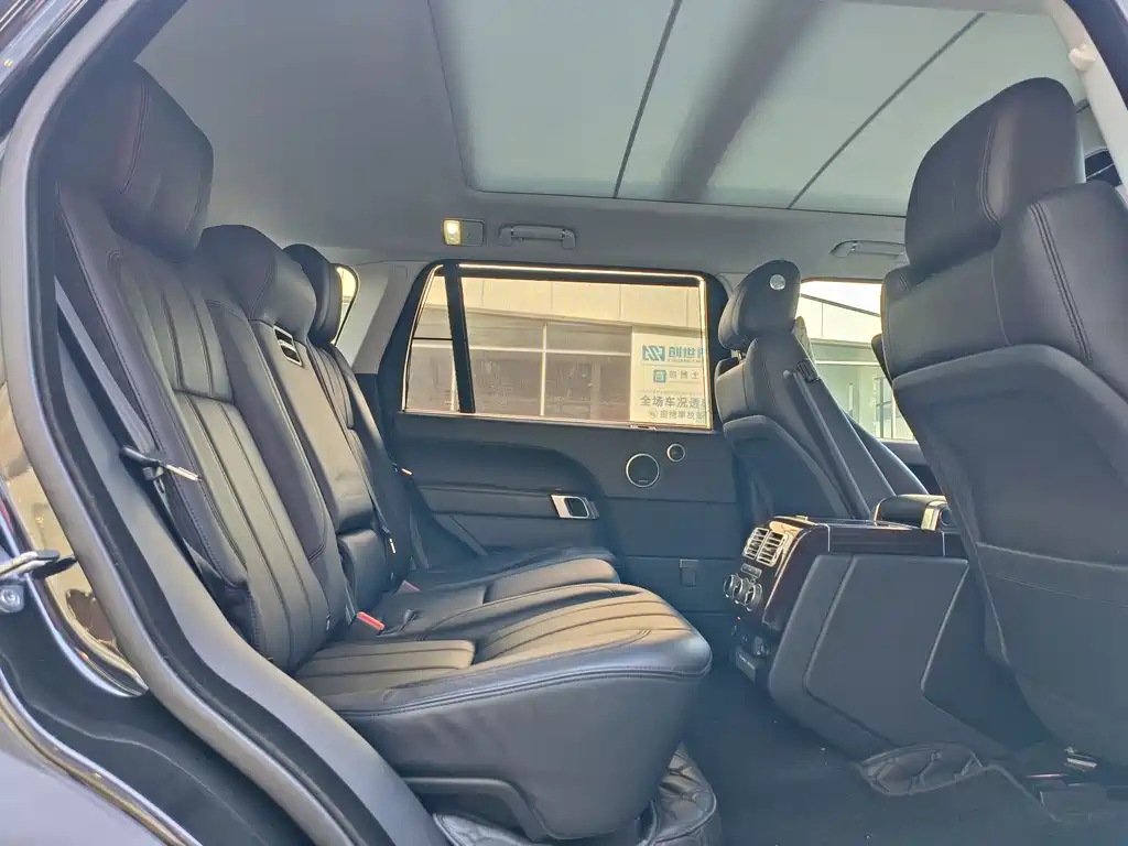 Land Rover Range Rover 2017 3.0 SC V6 Vogue Long Wheelbase 2018 - thumbnail 8