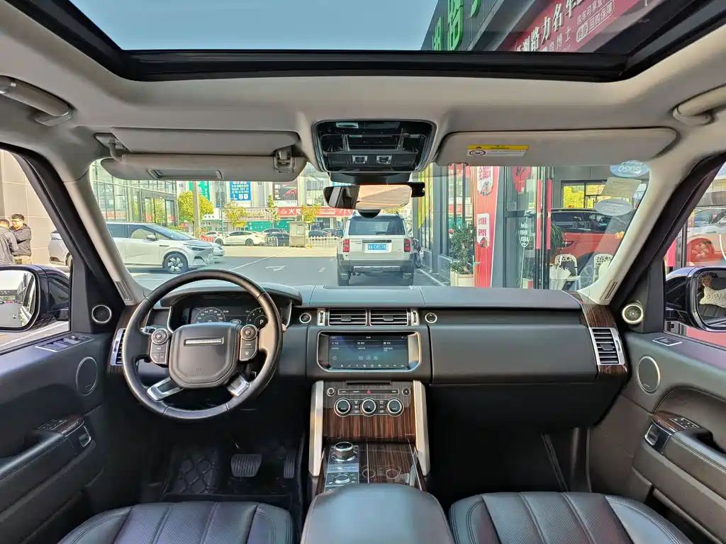 Land Rover Range Rover 2017 3.0 SC V6 Vogue Long Wheelbase 2018 - thumbnail 13