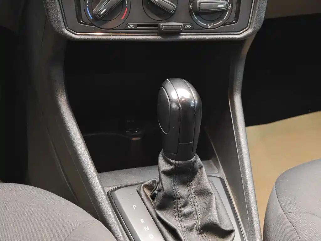 Volkswagen Volkswagen Santana 2016 1.6L Automatic Fashion Edition 2018 - thumbnail 17
