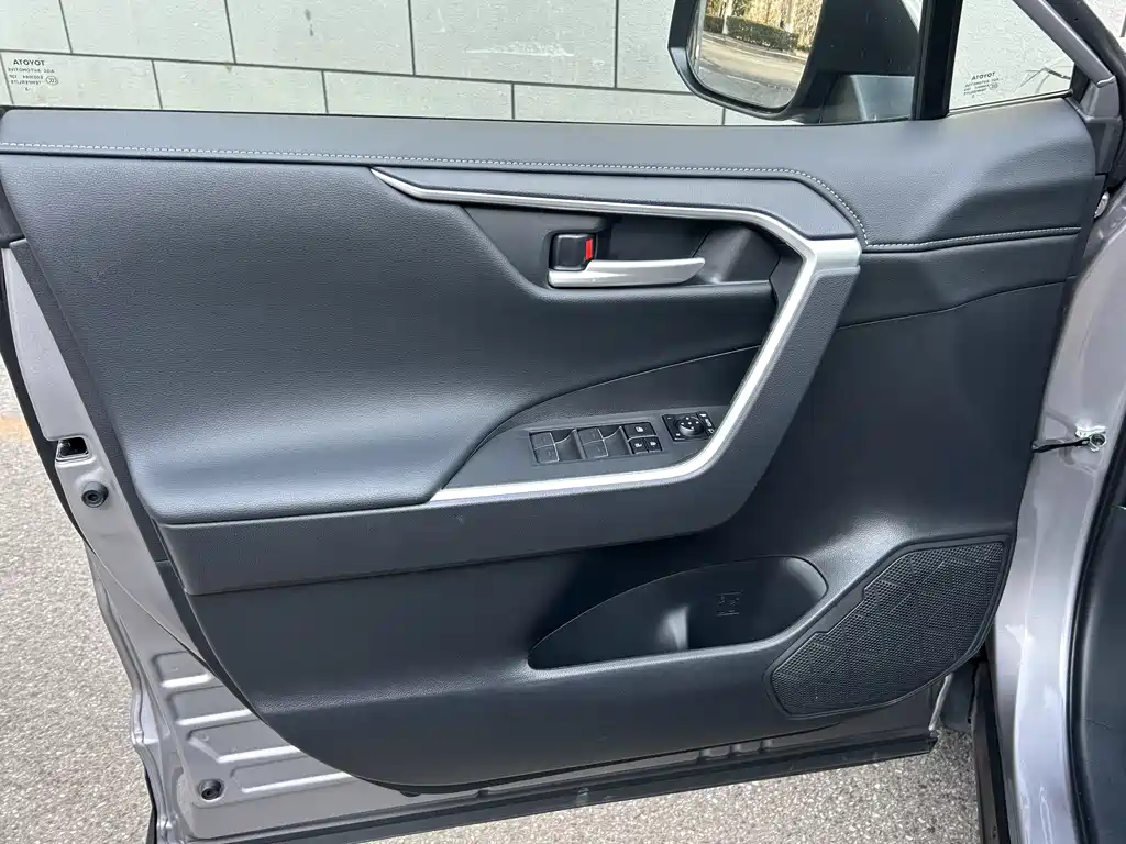 Toyota Venza 2023 Dual Engine 2.5L E-CVT AWD Premium Edition 2023 - thumbnail 8