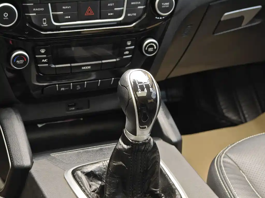 Geely Auto Geely Emgrand X6 2016 1.8L Manual Luxury Edition 2017 - thumbnail 17