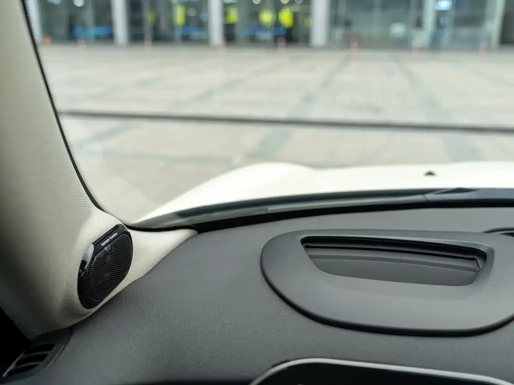 MINI MINI 2023 2.0T COOPER S Artist 2023 - thumbnail 11