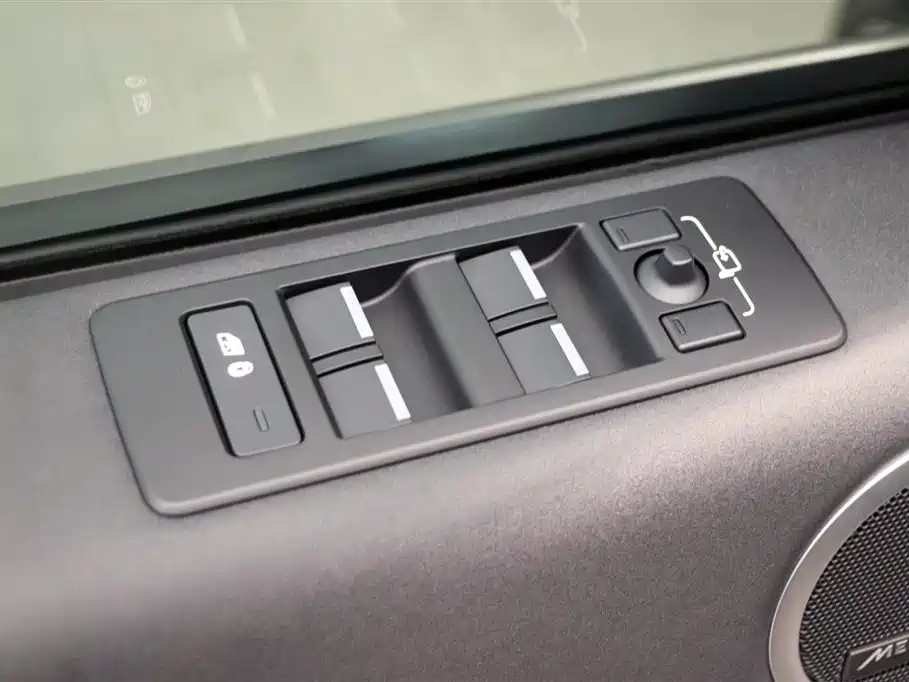 Land Rover Discovery 2024 360PS S 2024 - thumbnail 10