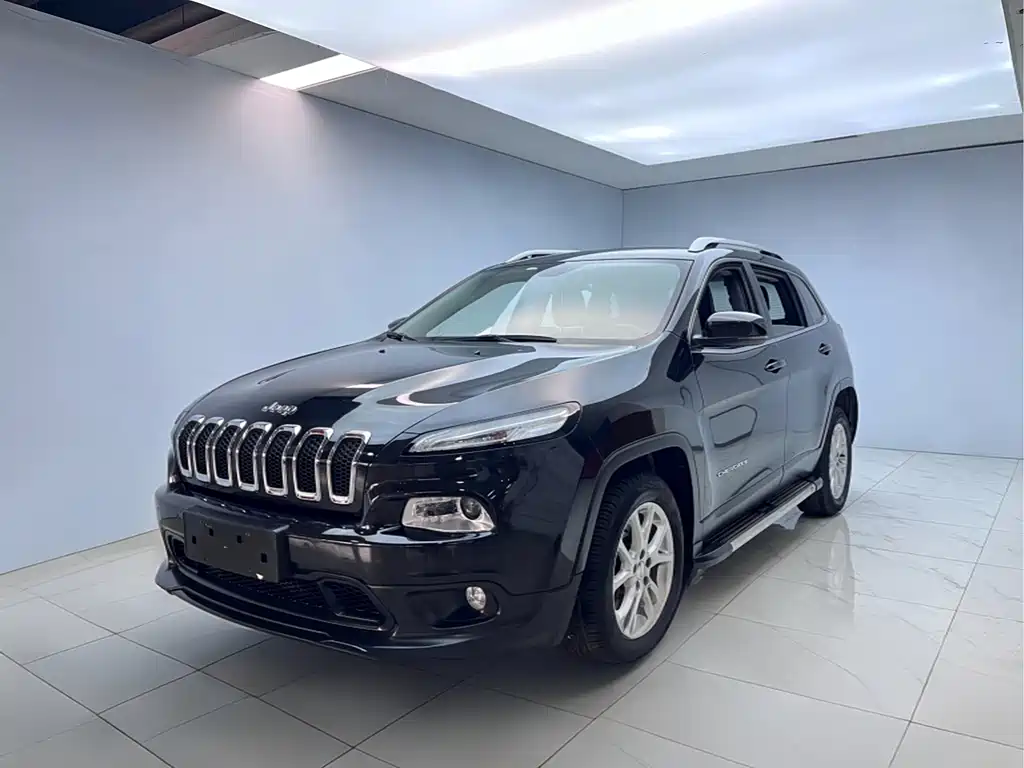 Jeep Chrysler Cherokee 2016 2.4L Limited Intelligent Edition 2017