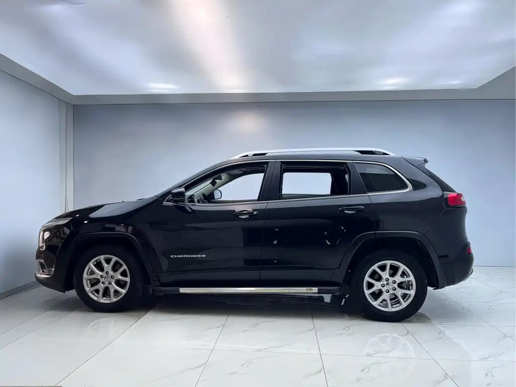 Jeep Chrysler Cherokee 2016 2.4L Limited Intelligent Edition 2017 - thumbnail 4