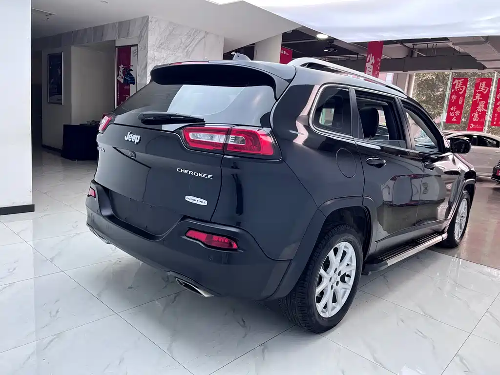 Jeep Chrysler Cherokee 2016 2.4L Limited Intelligent Edition 2017 - thumbnail 7