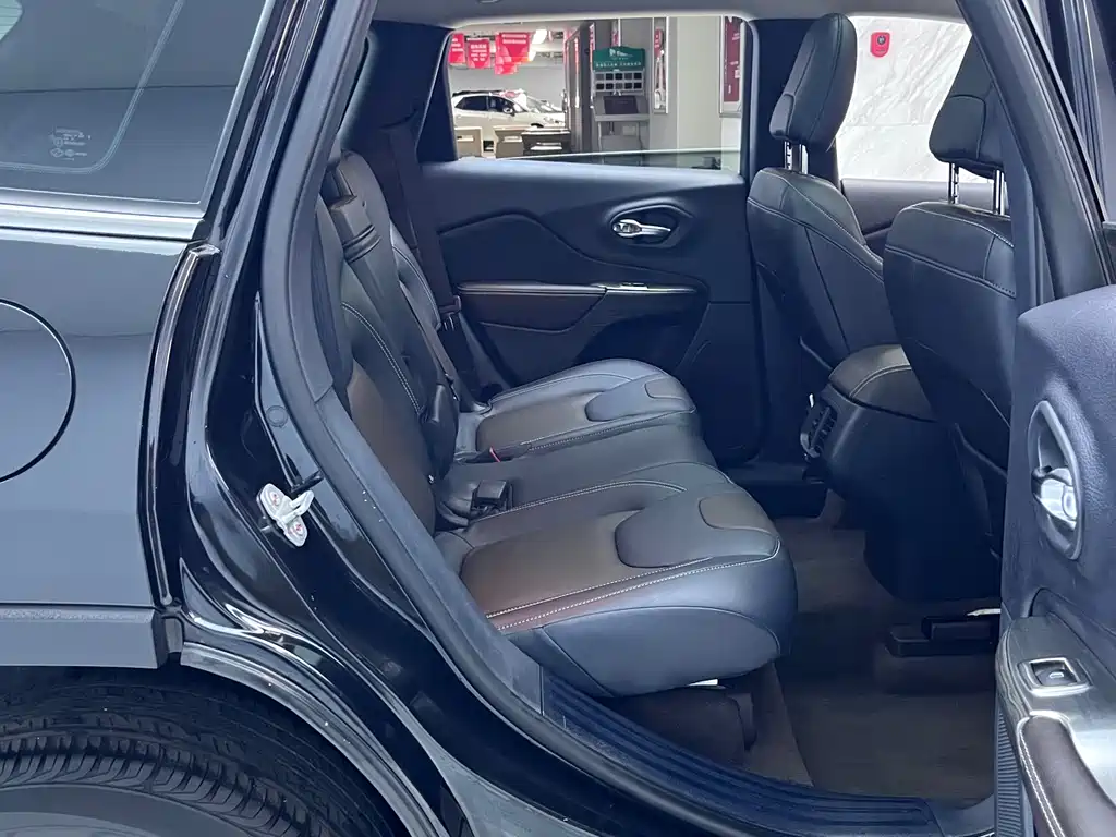 Jeep Chrysler Cherokee 2016 2.4L Limited Intelligent Edition 2017 - thumbnail 11