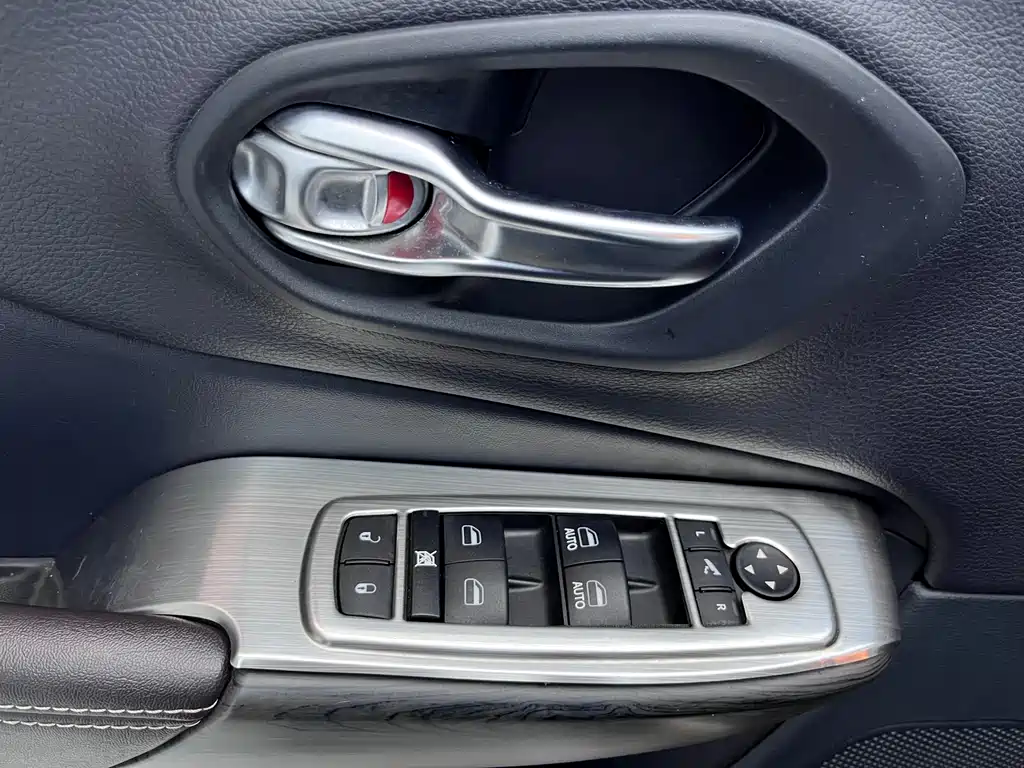 Jeep Chrysler Cherokee 2016 2.4L Limited Intelligent Edition 2017 - thumbnail 12