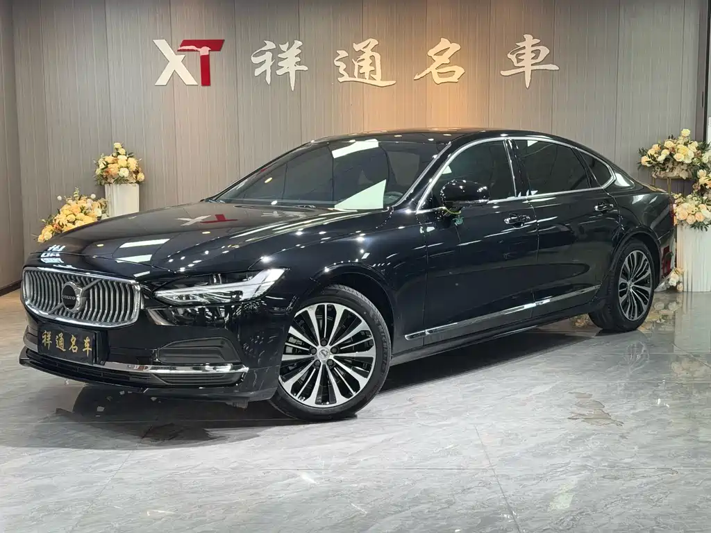 Volvo Volvo S90 2023 B5 Momentum Luxury Edition 2023