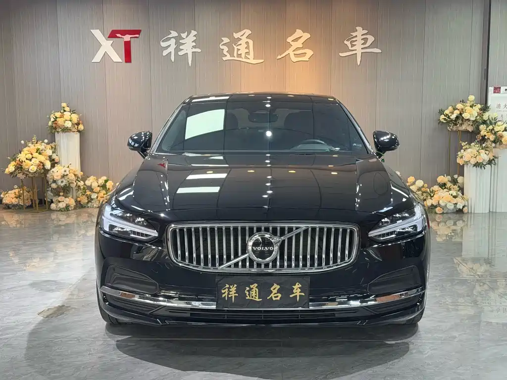 Volvo Volvo S90 2023 B5 Momentum Luxury Edition 2023 - thumbnail 2