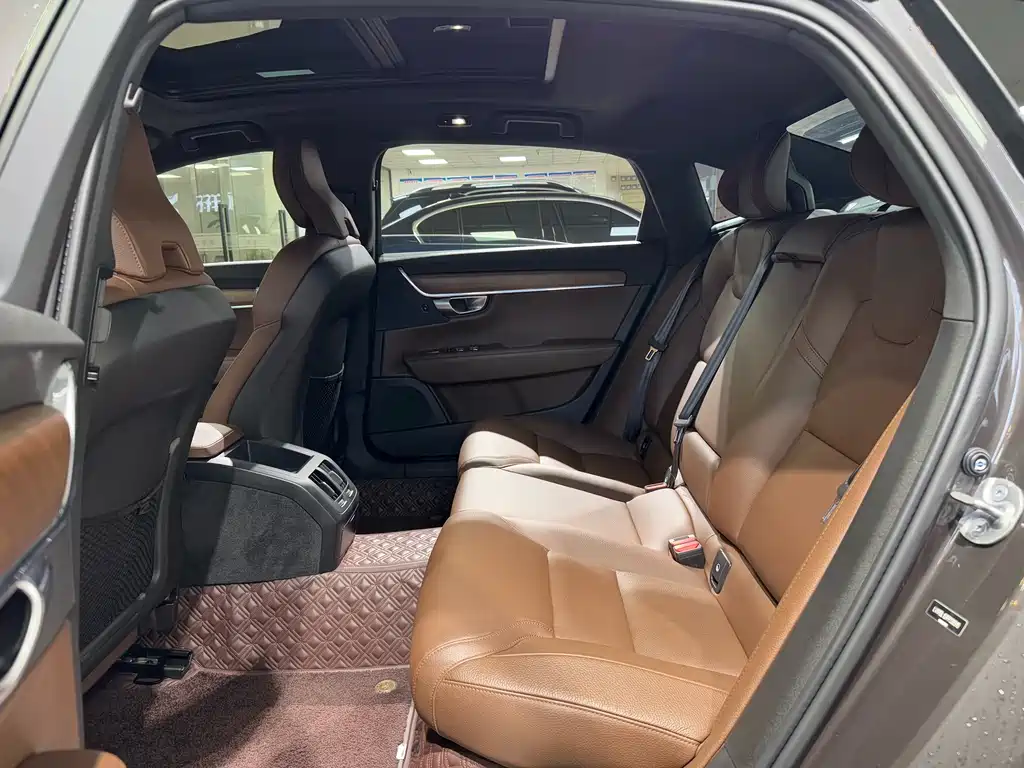 Volvo Volvo S90 2023 B5 Momentum Luxury Edition 2023 - thumbnail 7