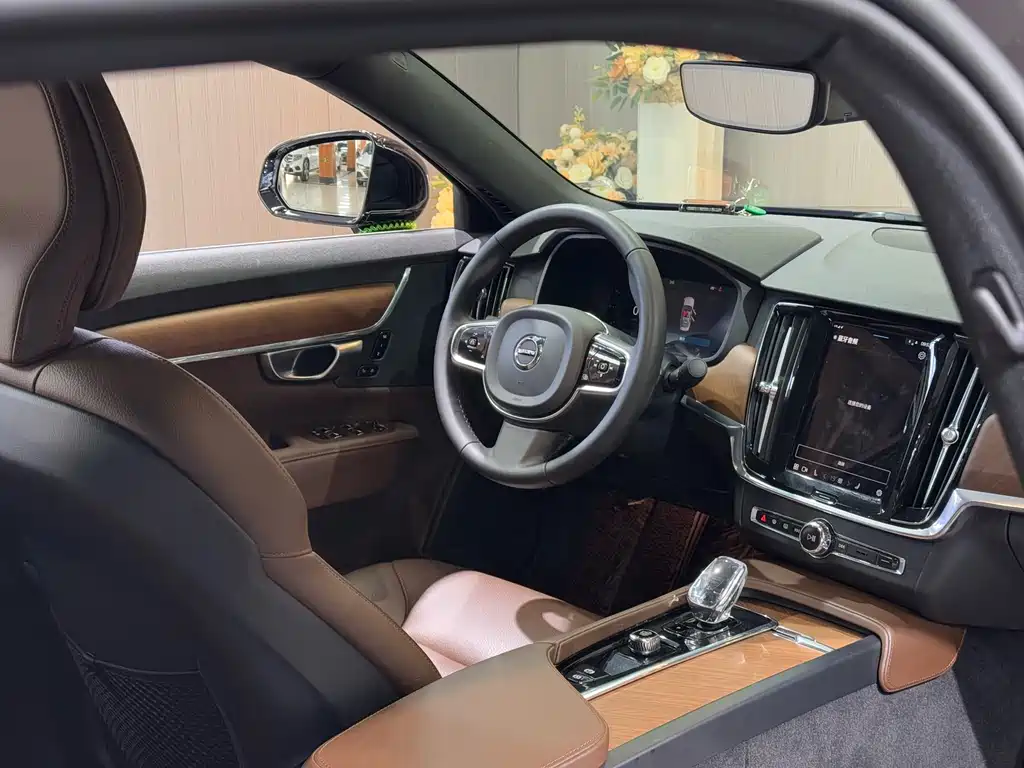 Volvo Volvo S90 2023 B5 Momentum Luxury Edition 2023 - thumbnail 9
