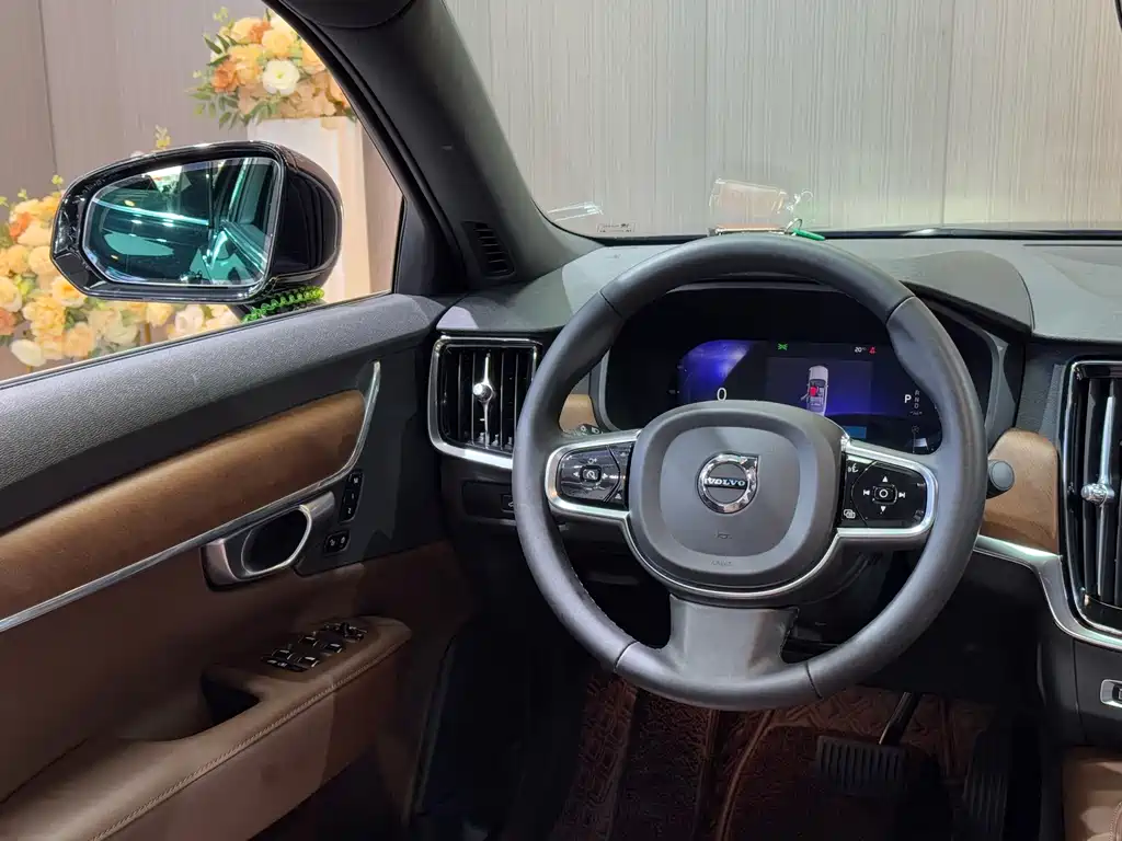 Volvo Volvo S90 2023 B5 Momentum Luxury Edition 2023 - thumbnail 15
