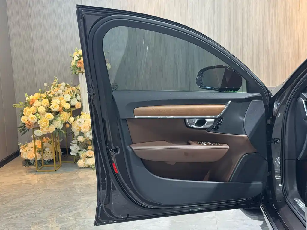 Volvo Volvo S90 2023 B5 Momentum Luxury Edition 2023 - thumbnail 18