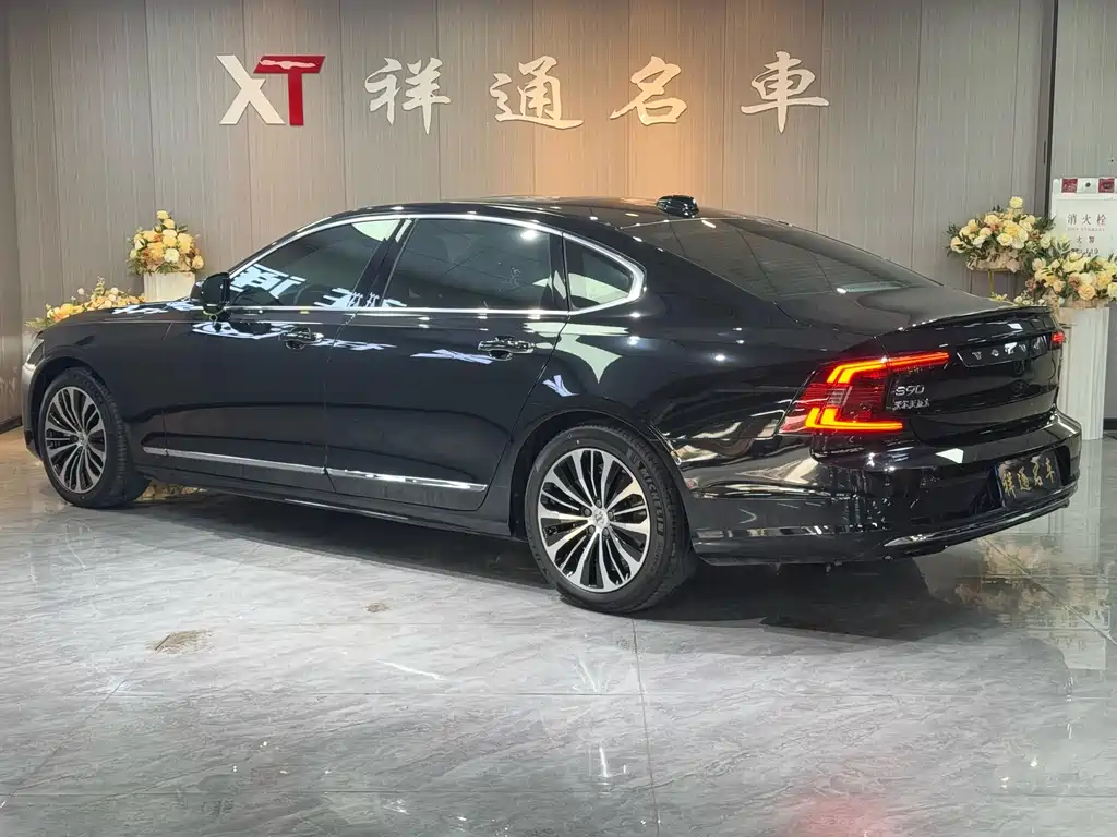 Volvo Volvo S90 2023 B5 Momentum Luxury Edition 2023 - thumbnail 20