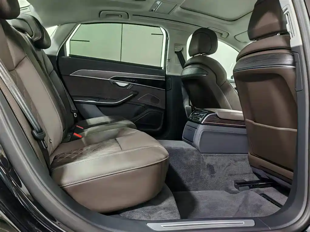 Audi Audi A8 2025 A8L 50 TFSI quattro Premium Selection 2026 - thumbnail 6