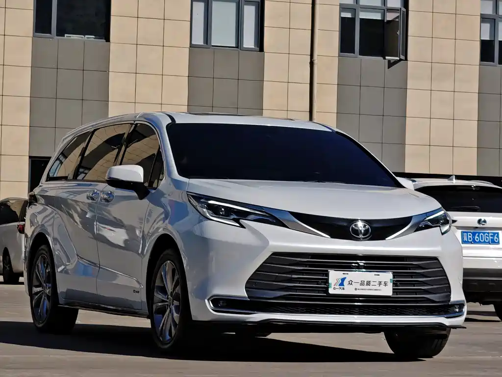 Toyota Toyota Sienna 2024 2.5L Hybrid Premium Edition 2025 - thumbnail 3