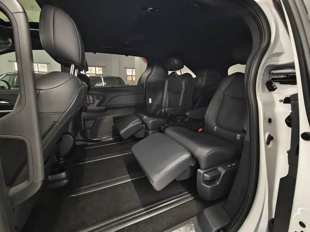 Toyota Toyota Sienna 2024 2.5L Hybrid Premium Edition 2025 - thumbnail 11