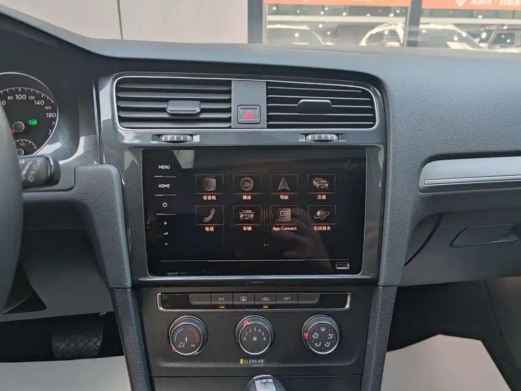 Volkswagen Golf 2020 Love Edition 280TSI DSG Comfort Model 2020 - thumbnail 9