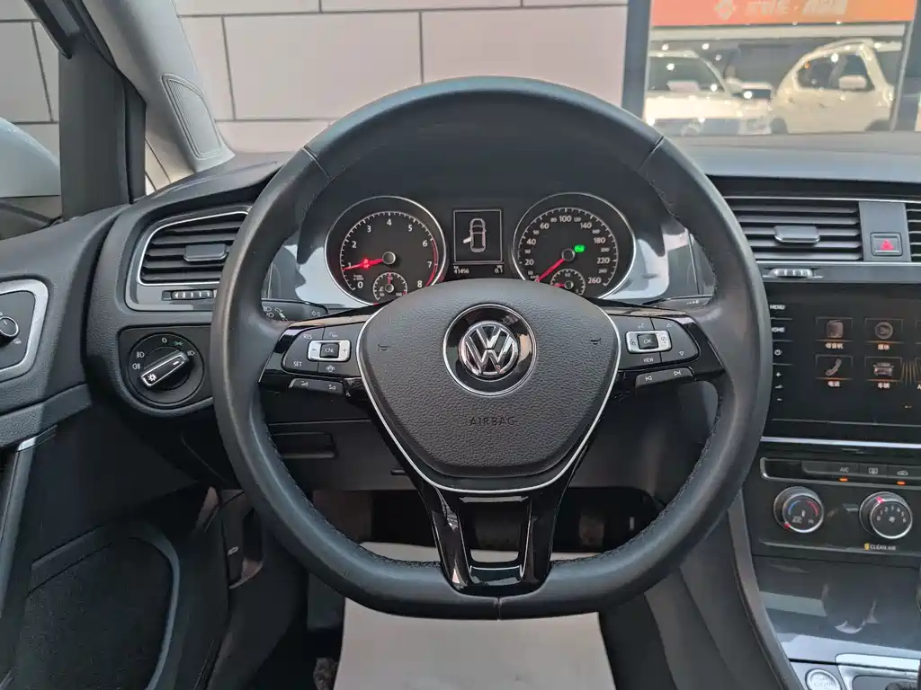 Volkswagen Golf 2020 Love Edition 280TSI DSG Comfort Model 2020 - thumbnail 11