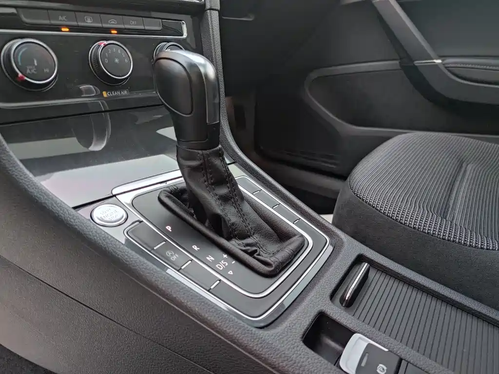 Volkswagen Golf 2020 Love Edition 280TSI DSG Comfort Model 2020 - thumbnail 14