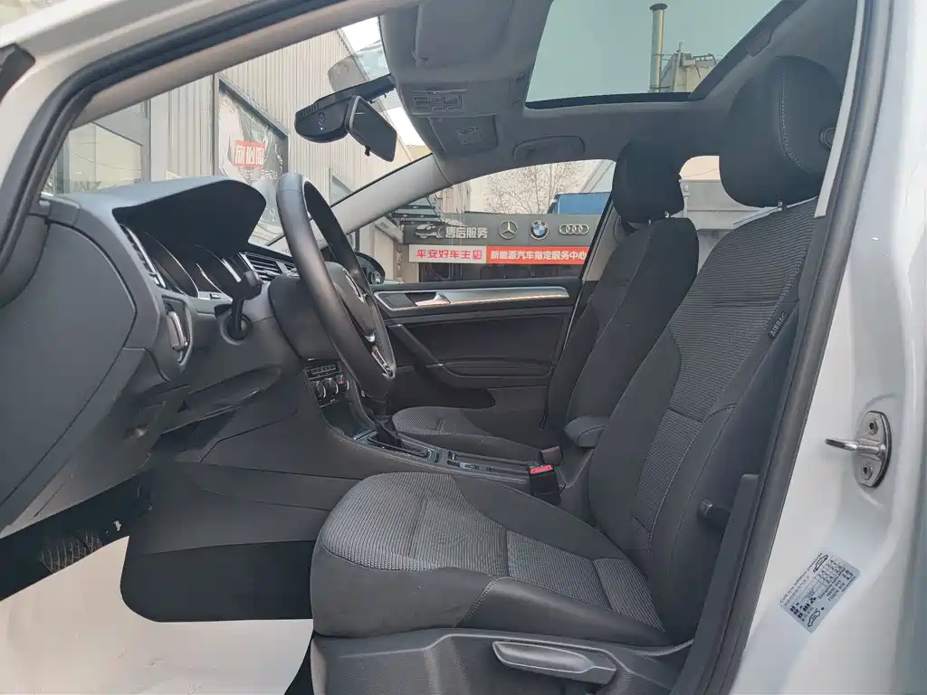 Volkswagen Golf 2020 Love Edition 280TSI DSG Comfort Model 2020 - thumbnail 15