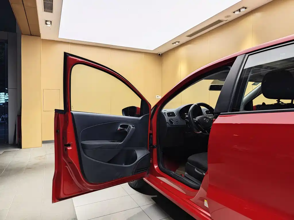 Volkswagen Volkswagen Polo 2018 1.5L Automatic Comfort Model 2019 - thumbnail 7