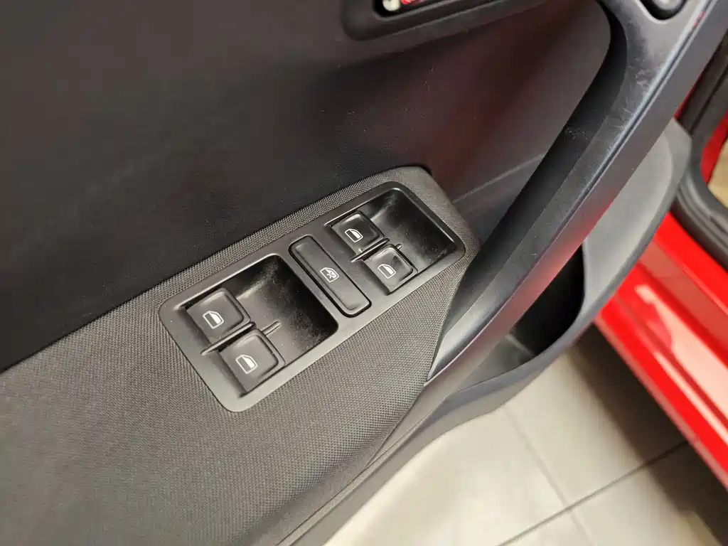 Volkswagen Volkswagen Polo 2018 1.5L Automatic Comfort Model 2019 - thumbnail 9
