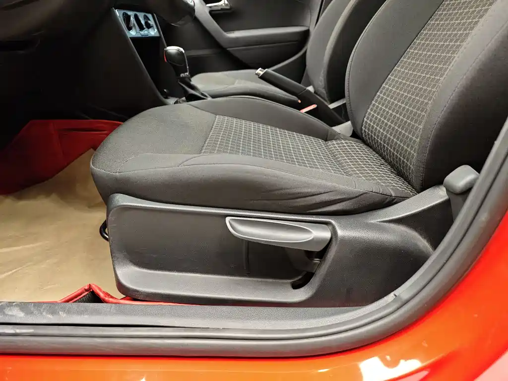 Volkswagen Volkswagen Polo 2018 1.5L Automatic Comfort Model 2019 - thumbnail 10