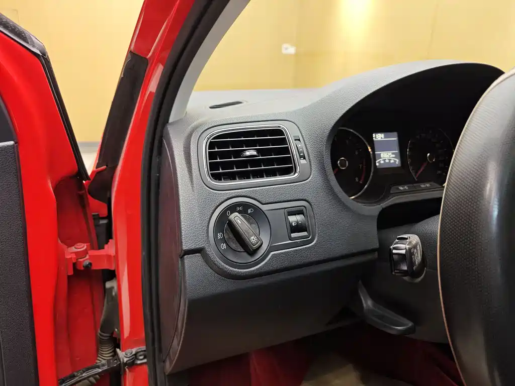Volkswagen Volkswagen Polo 2018 1.5L Automatic Comfort Model 2019 - thumbnail 11