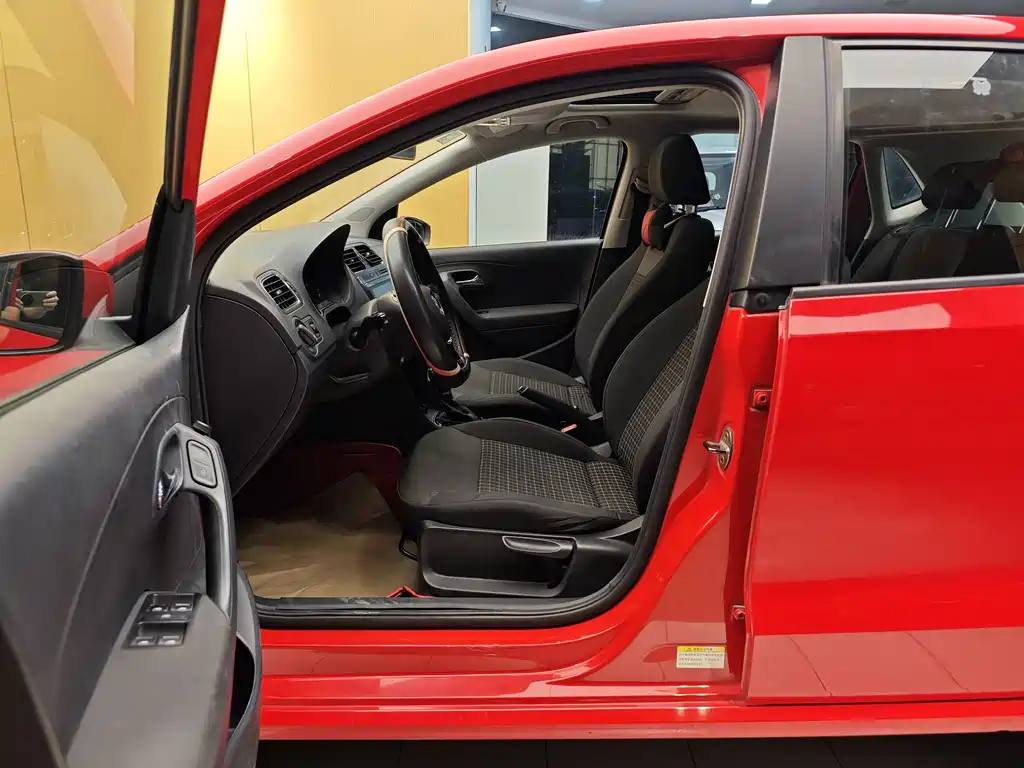Volkswagen Volkswagen Polo 2018 1.5L Automatic Comfort Model 2019 - thumbnail 13
