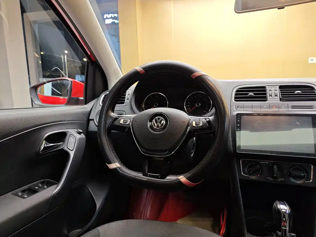 Volkswagen Volkswagen Polo 2018 1.5L Automatic Comfort Model 2019 - thumbnail 14