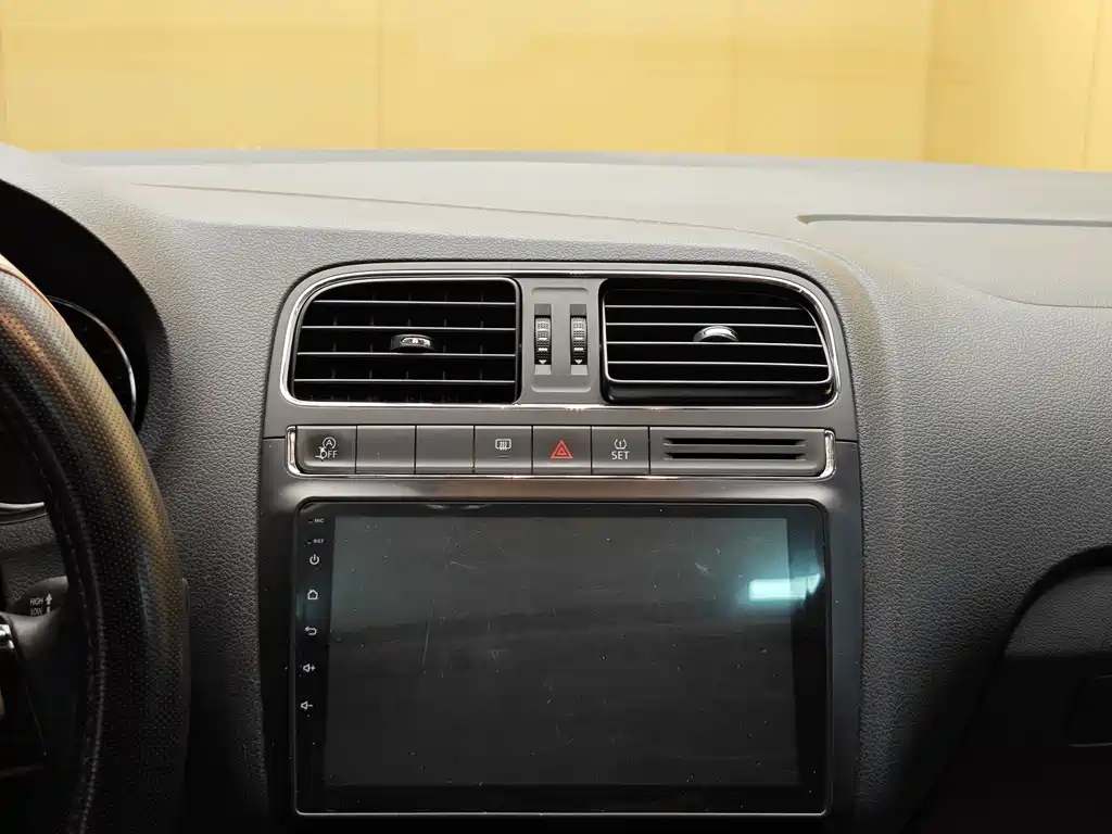 Volkswagen Volkswagen Polo 2018 1.5L Automatic Comfort Model 2019 - thumbnail 15
