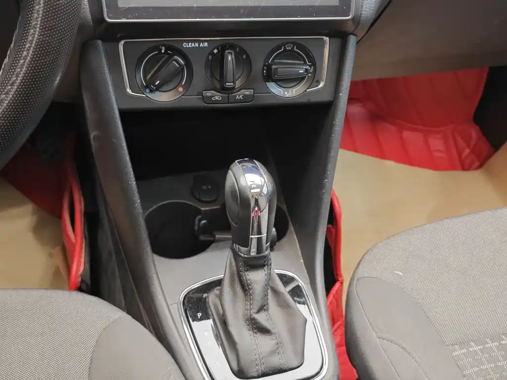 Volkswagen Volkswagen Polo 2018 1.5L Automatic Comfort Model 2019 - thumbnail 17
