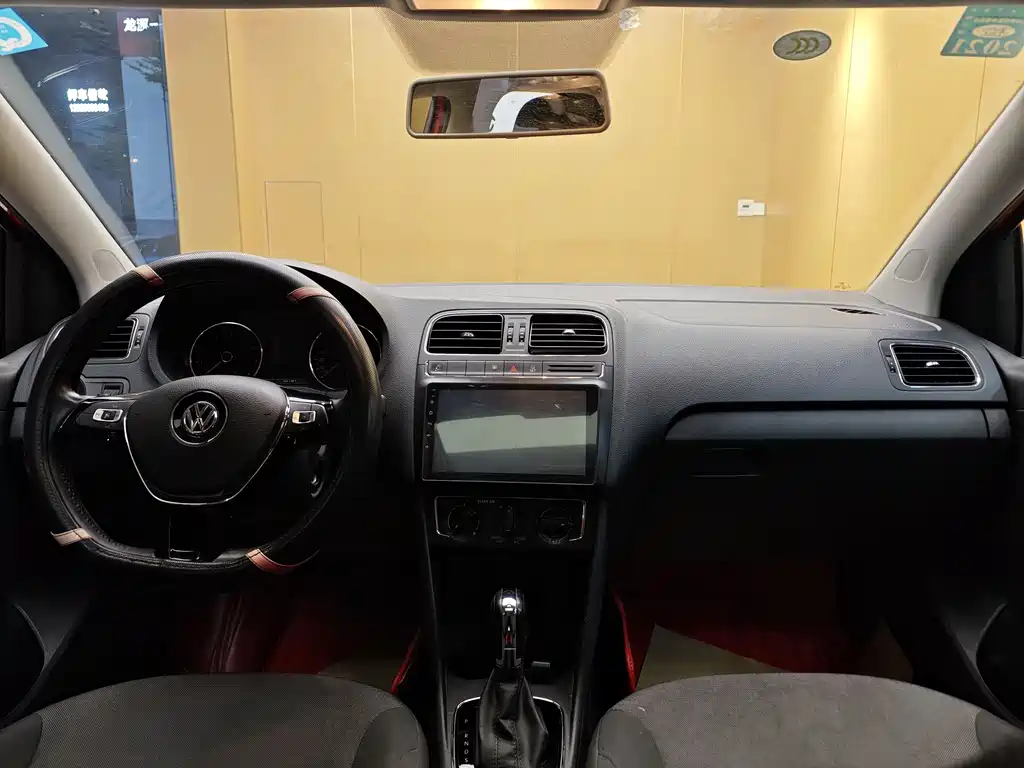 Volkswagen Volkswagen Polo 2018 1.5L Automatic Comfort Model 2019 - thumbnail 19