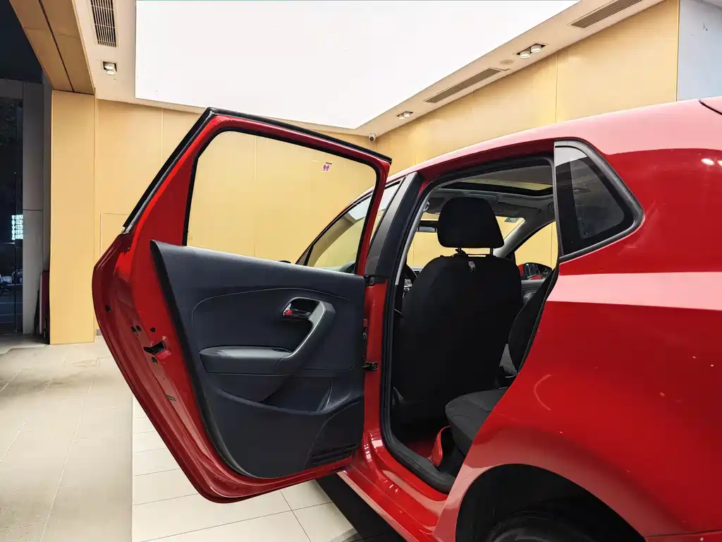 Volkswagen Volkswagen Polo 2018 1.5L Automatic Comfort Model 2019 - thumbnail 20