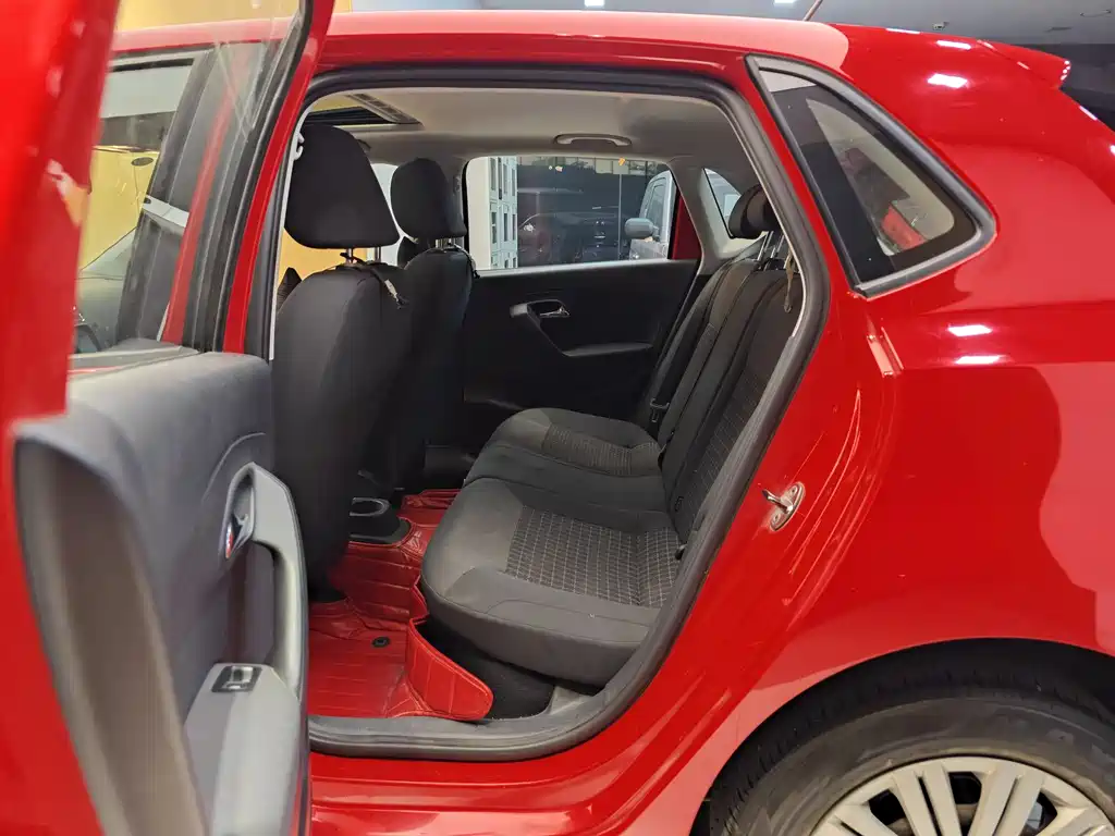 Volkswagen Volkswagen Polo 2018 1.5L Automatic Comfort Model 2019 - thumbnail 21