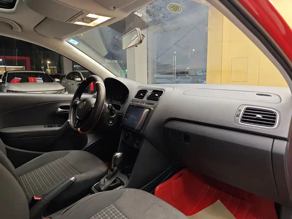 Volkswagen Volkswagen Polo 2018 1.5L Automatic Comfort Model 2019 - thumbnail 28