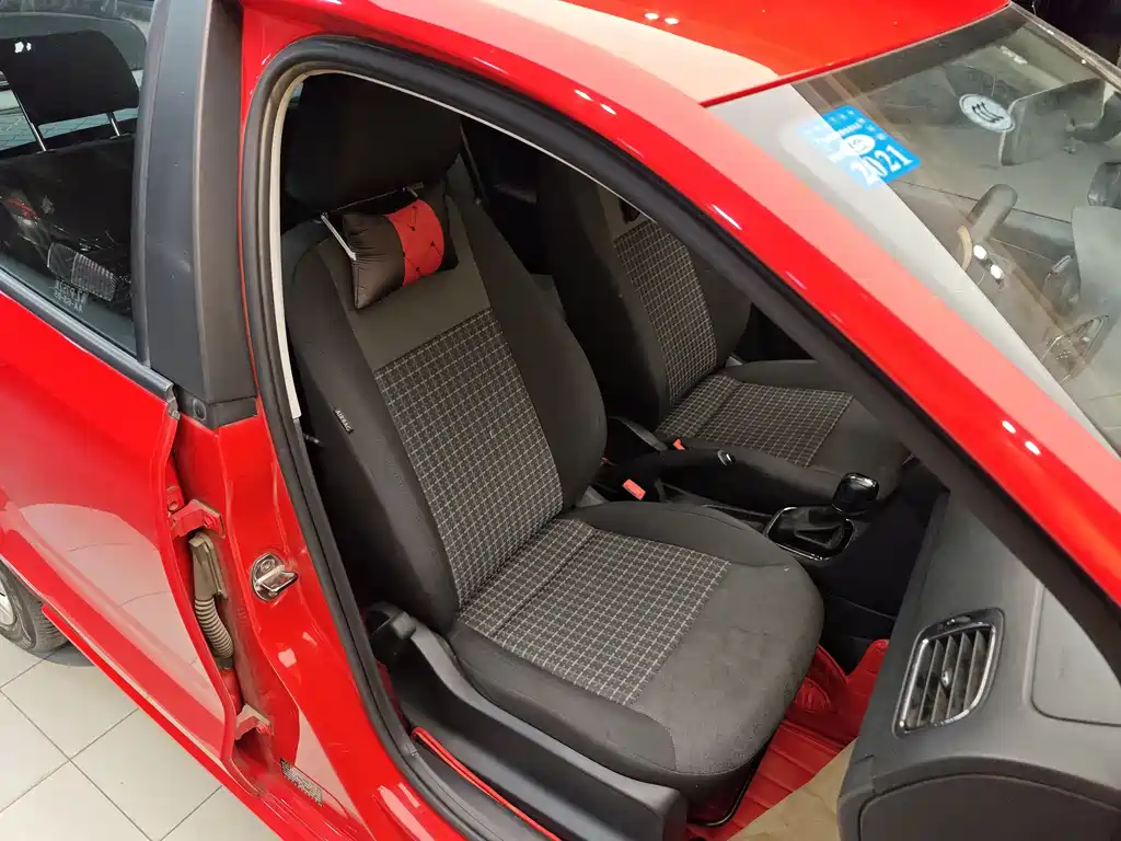 Volkswagen Volkswagen Polo 2018 1.5L Automatic Comfort Model 2019 - thumbnail 29