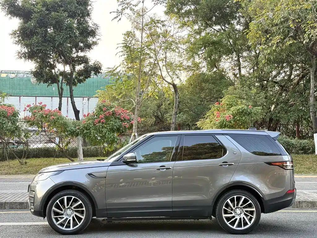 Land Rover Discovery 2017 3.0 SC V6 SE 2018 - thumbnail 4