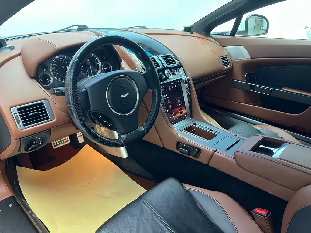 Aston Martin Aston Martin V8 Vantage 2011 4.7L Sportshift Coupe 2012 - thumbnail 4